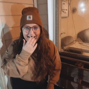 Meet your Posher, Claire